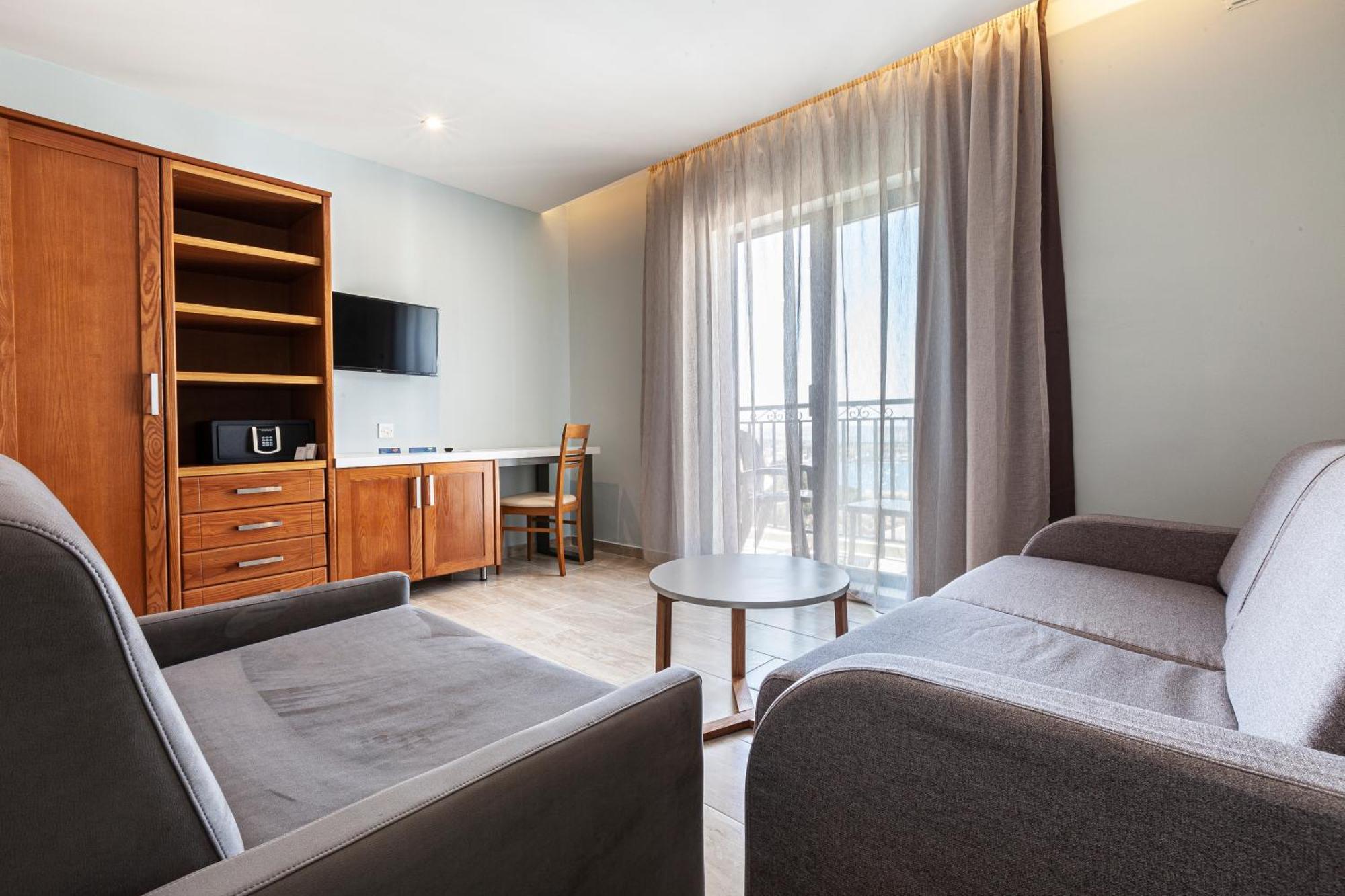 One-Bedroom Apartment with Sea View